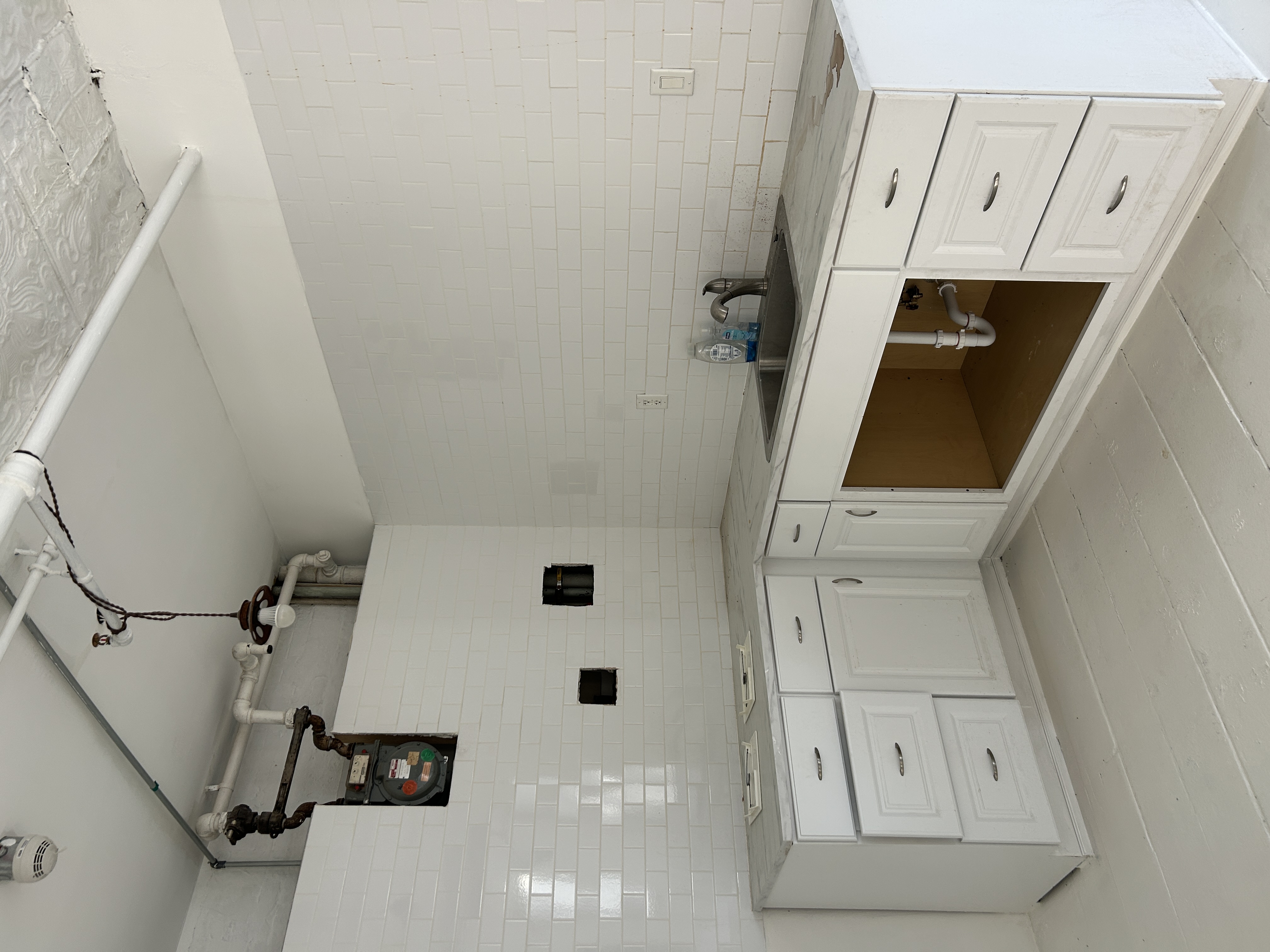 Kitchenette Cabinetry 