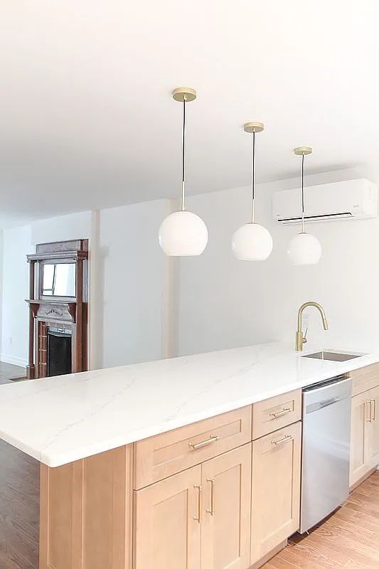 Marble Kitchen Countertop (Sink Included)